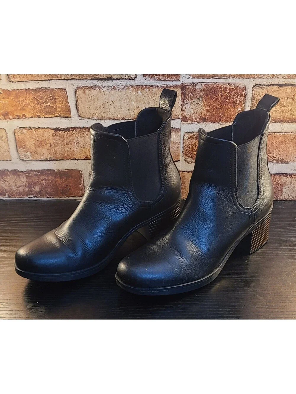 Clarks Hollis Chelsea Boots Womens Size 9.5 Black Leather Ankle Slip On Comfort